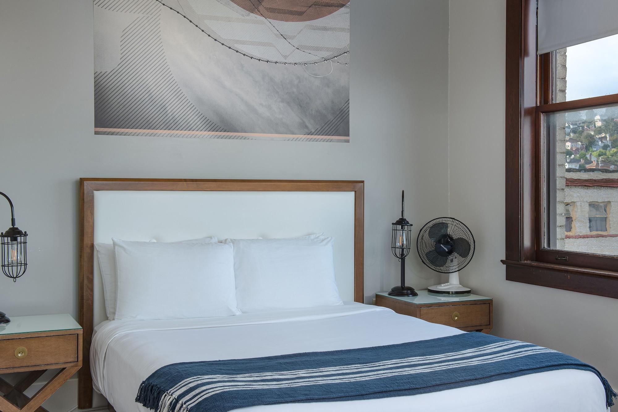 Commodore Hotel Астория Экстерьер фото