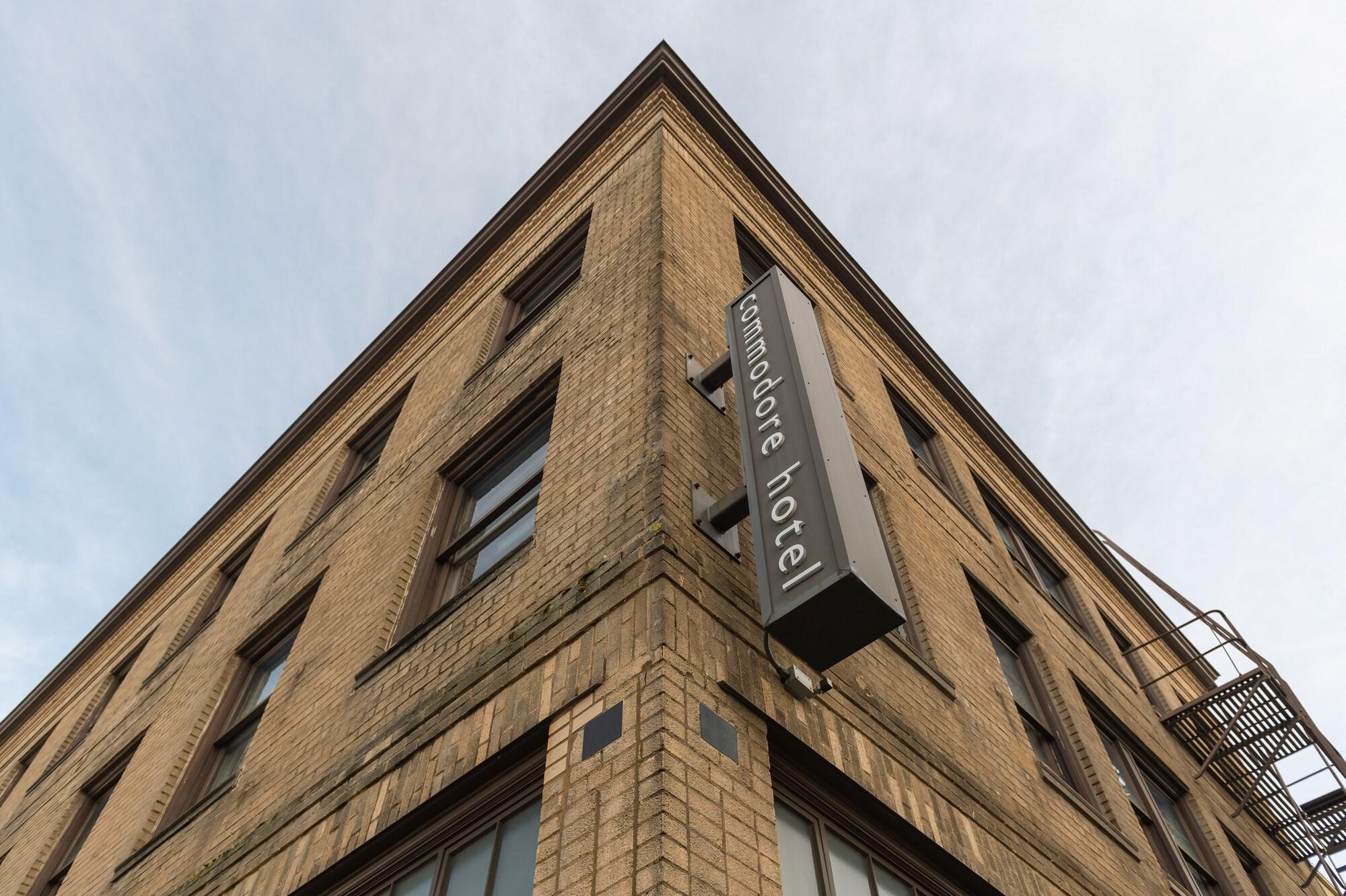 Commodore Hotel Астория Экстерьер фото