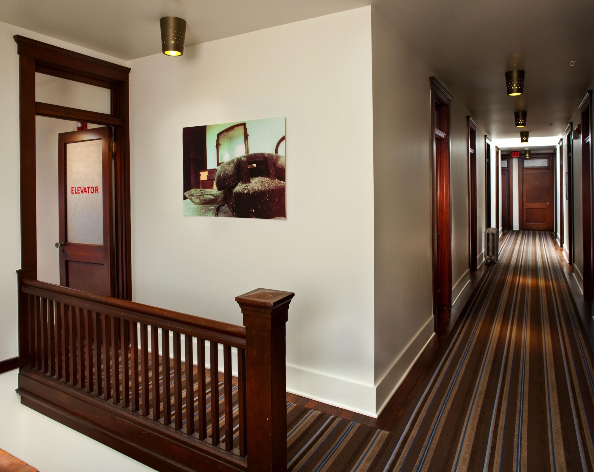 Commodore Hotel Астория Экстерьер фото