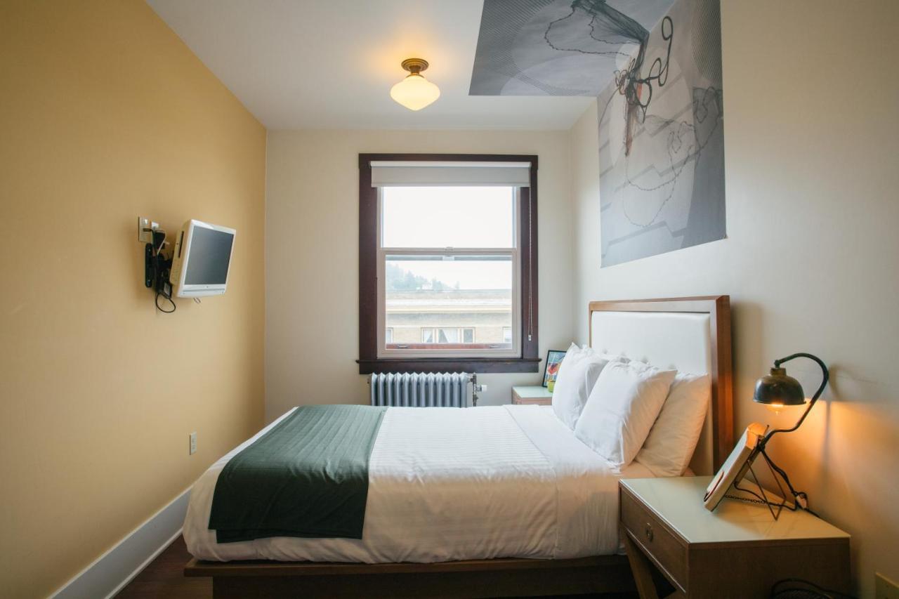 Commodore Hotel Астория Экстерьер фото
