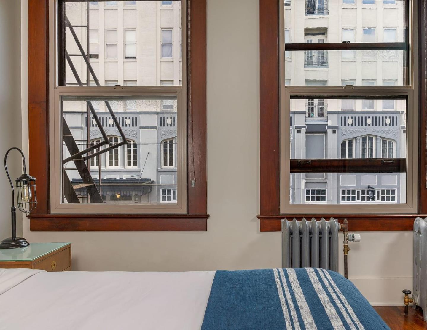 Commodore Hotel Астория Экстерьер фото