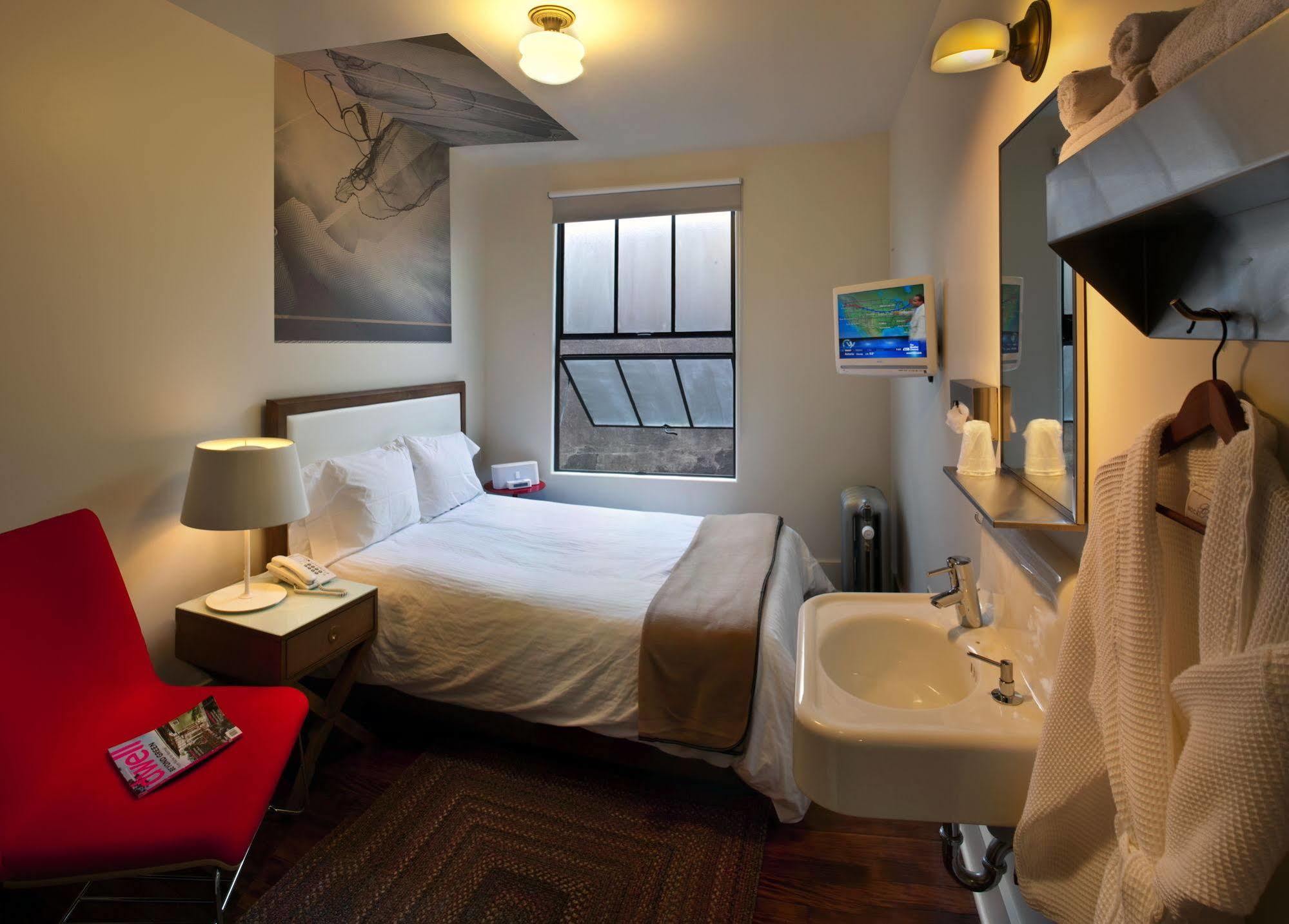 Commodore Hotel Астория Экстерьер фото