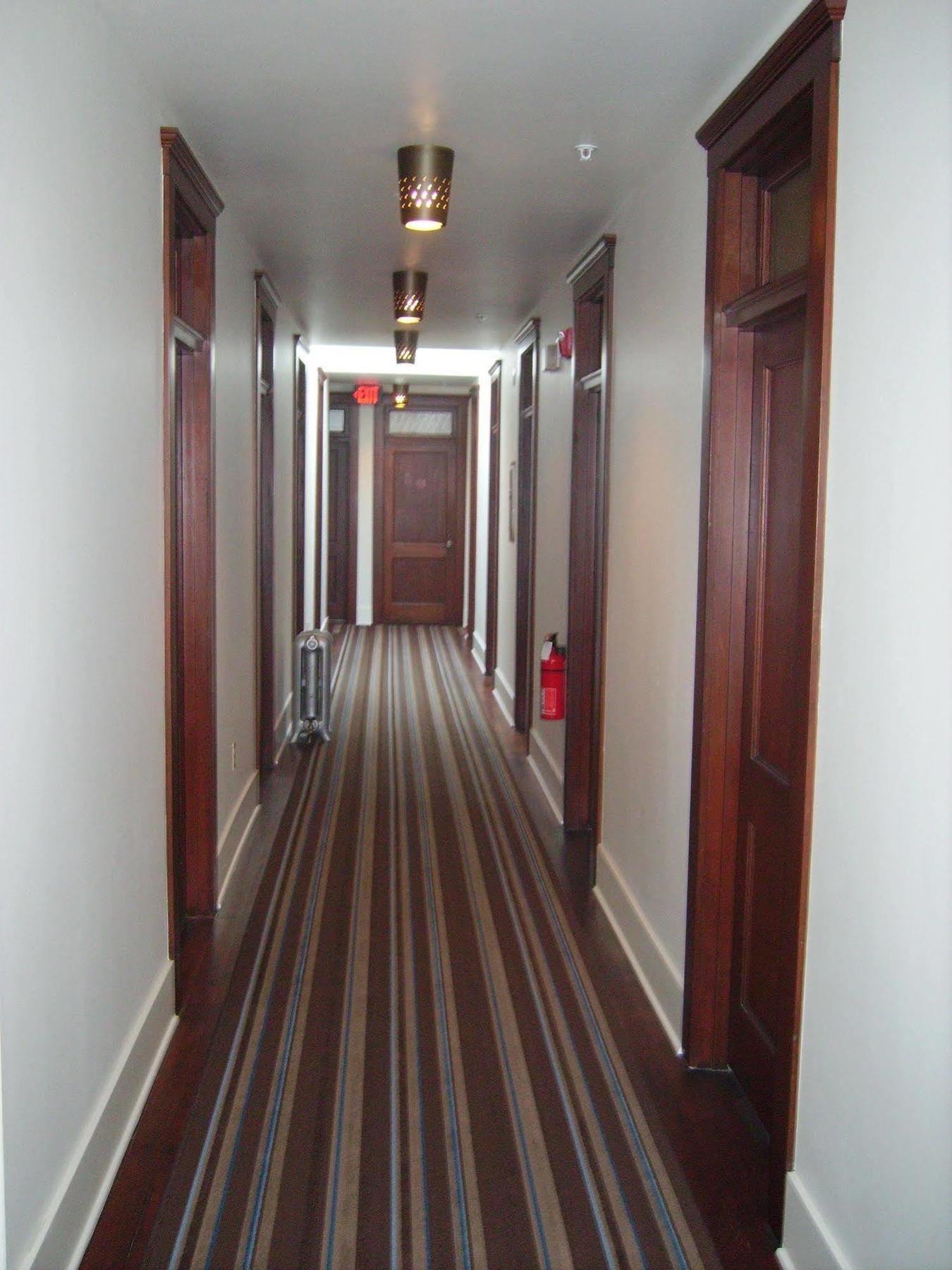 Commodore Hotel Астория Экстерьер фото